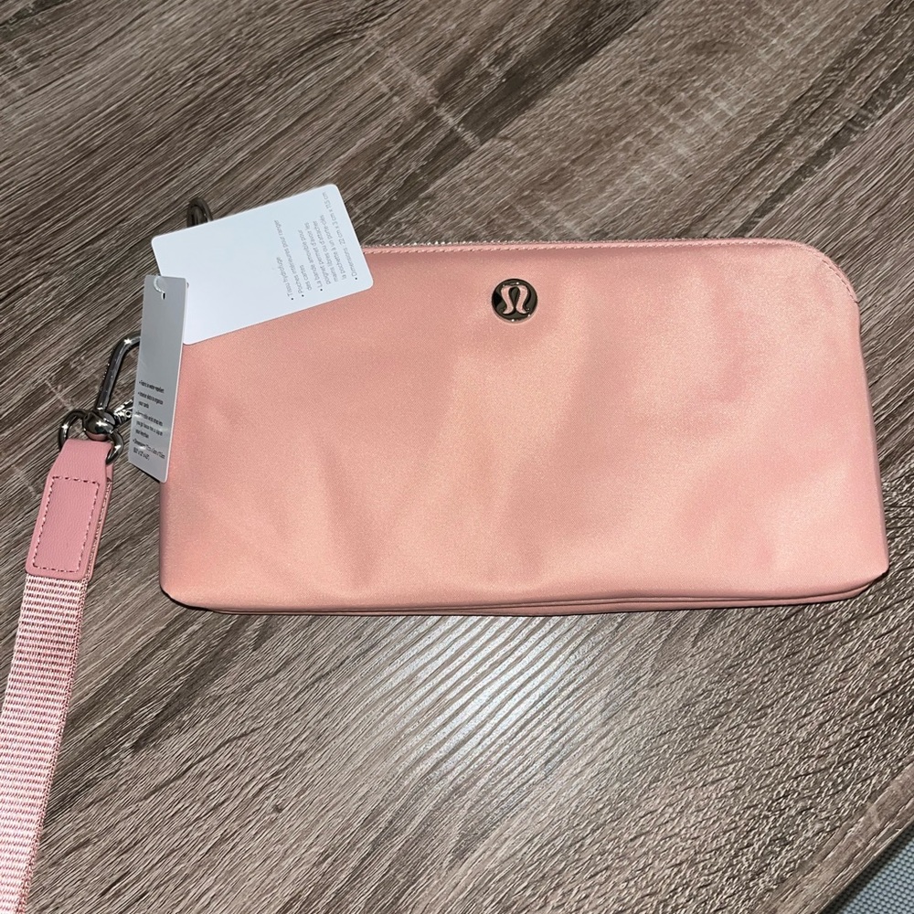 NWT Lululemon wristlet